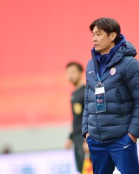 开云电子-李霄鹏：奥古斯托将缺席明天比赛，新援兰克尔·泽明天肯定会上场