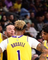 开云体育app-填满数据栏！湖人21岁新星蜕变：攻防一体获重用