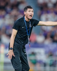 开云电子-媒体人分析：邵佳一与西海岸求胜心切致战术短板显现于国安之战