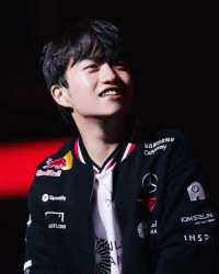 开云电子-Keria发布2024T1冠军皮肤购买图，并配文：好看的皮肤！